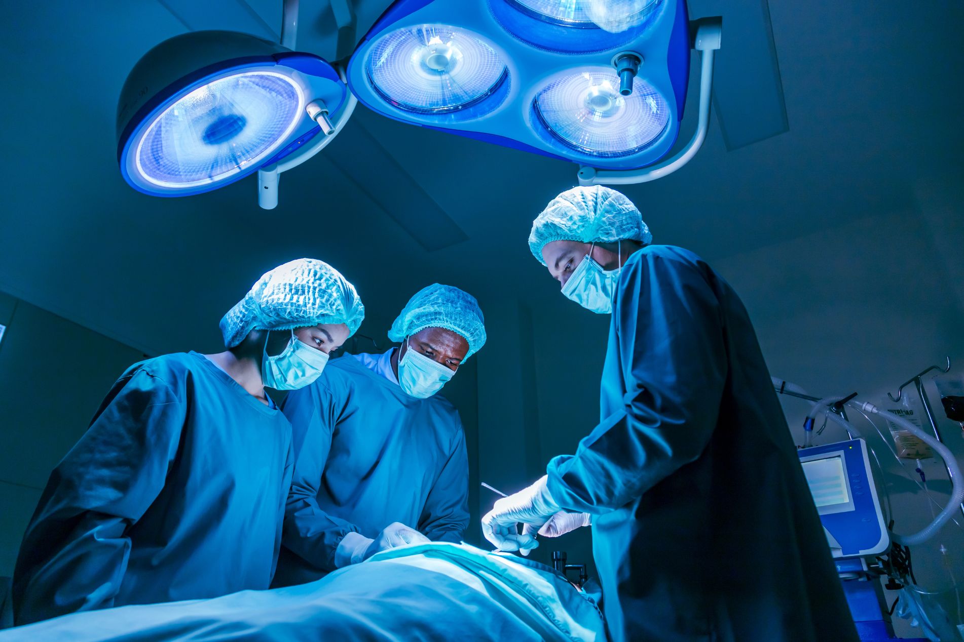 Chirurgen bei Operation